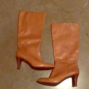 Kitten heel boots